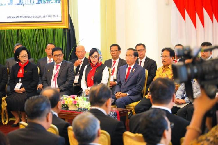 Jokowi Buka Kongres Ikatan Notaris Indonesia Secara Simbolik di Istana Bogor