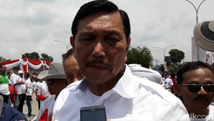 Luhut Sebut bakal Ada Sertifikasi Rumah Nelayan di Atas Laut